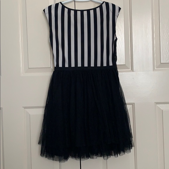 Alien black and white dress - Picture 3 of 6